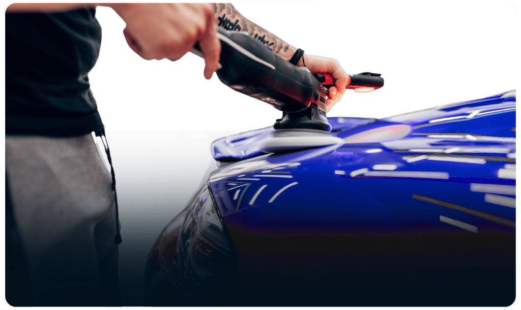 Polissage de rénovation en profondeur à Lille, éliminant les rayures et imperfections pour une restauration complète de la carrosserie. Parfait pour une rénovation esthétique automobile