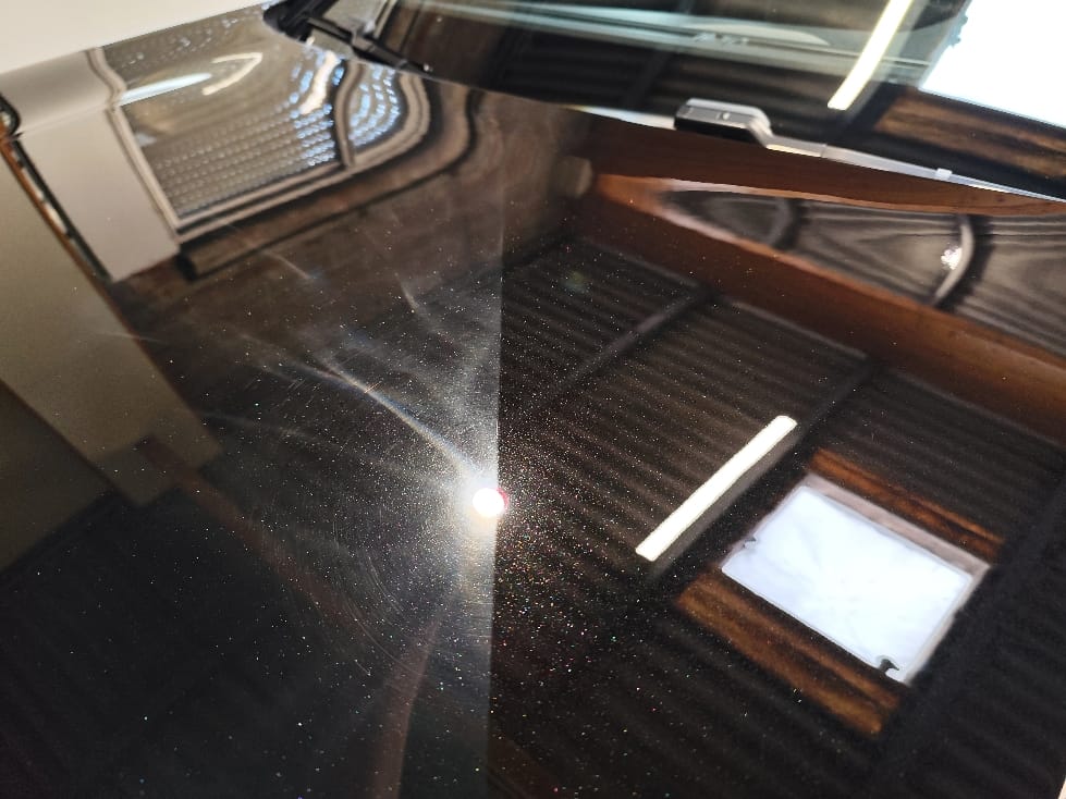 Polissage peinture auto Halluin – brillance miroir et protection du vernis grâce au traitement céramique